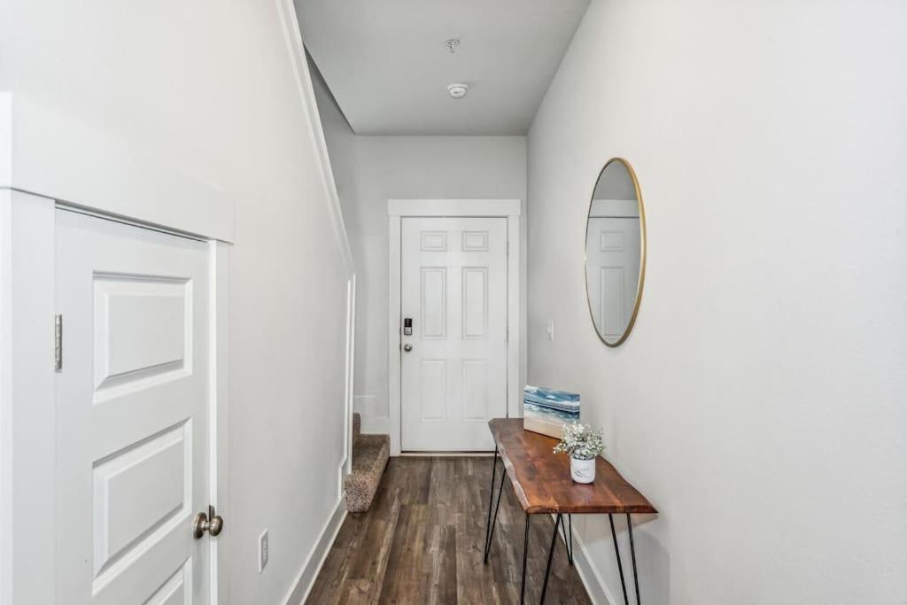 Luxury Townhome Near Downtown And Pensacola Beach Exterior photo