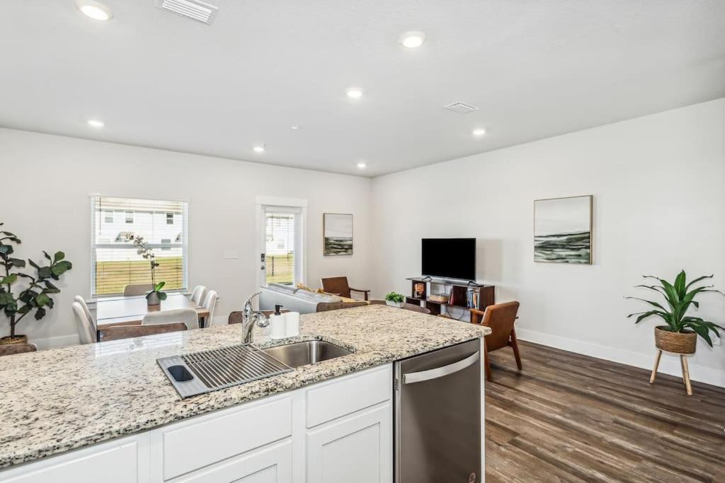 Luxury Townhome Near Downtown And Pensacola Beach Exterior photo