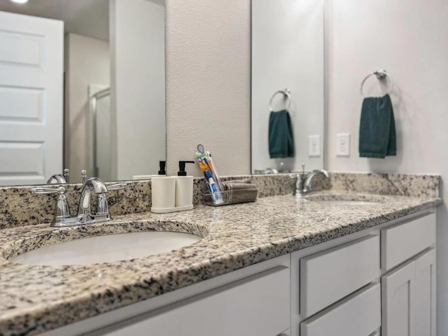 Luxury Townhome Near Downtown And Pensacola Beach Exterior photo