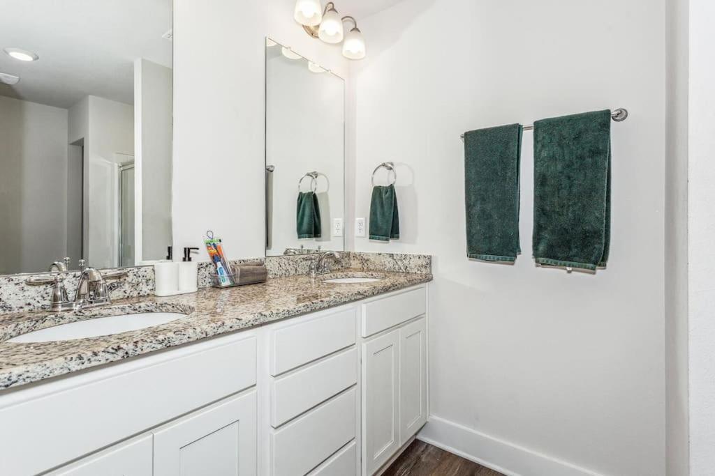 Luxury Townhome Near Downtown And Pensacola Beach Exterior photo